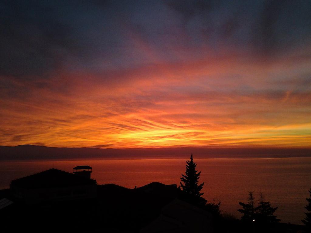 Sunny Blue Apartments Omis Bagian luar foto