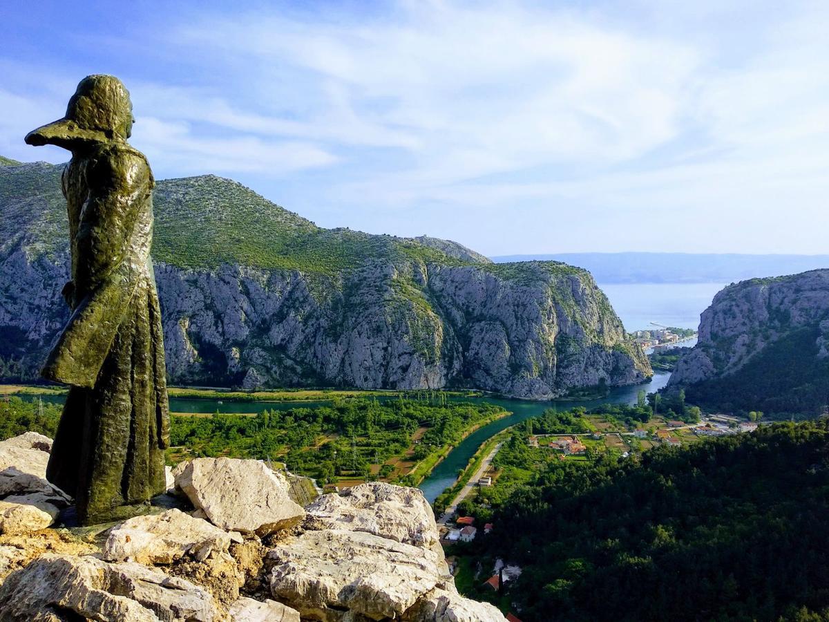 Sunny Blue Apartments Omis Bagian luar foto