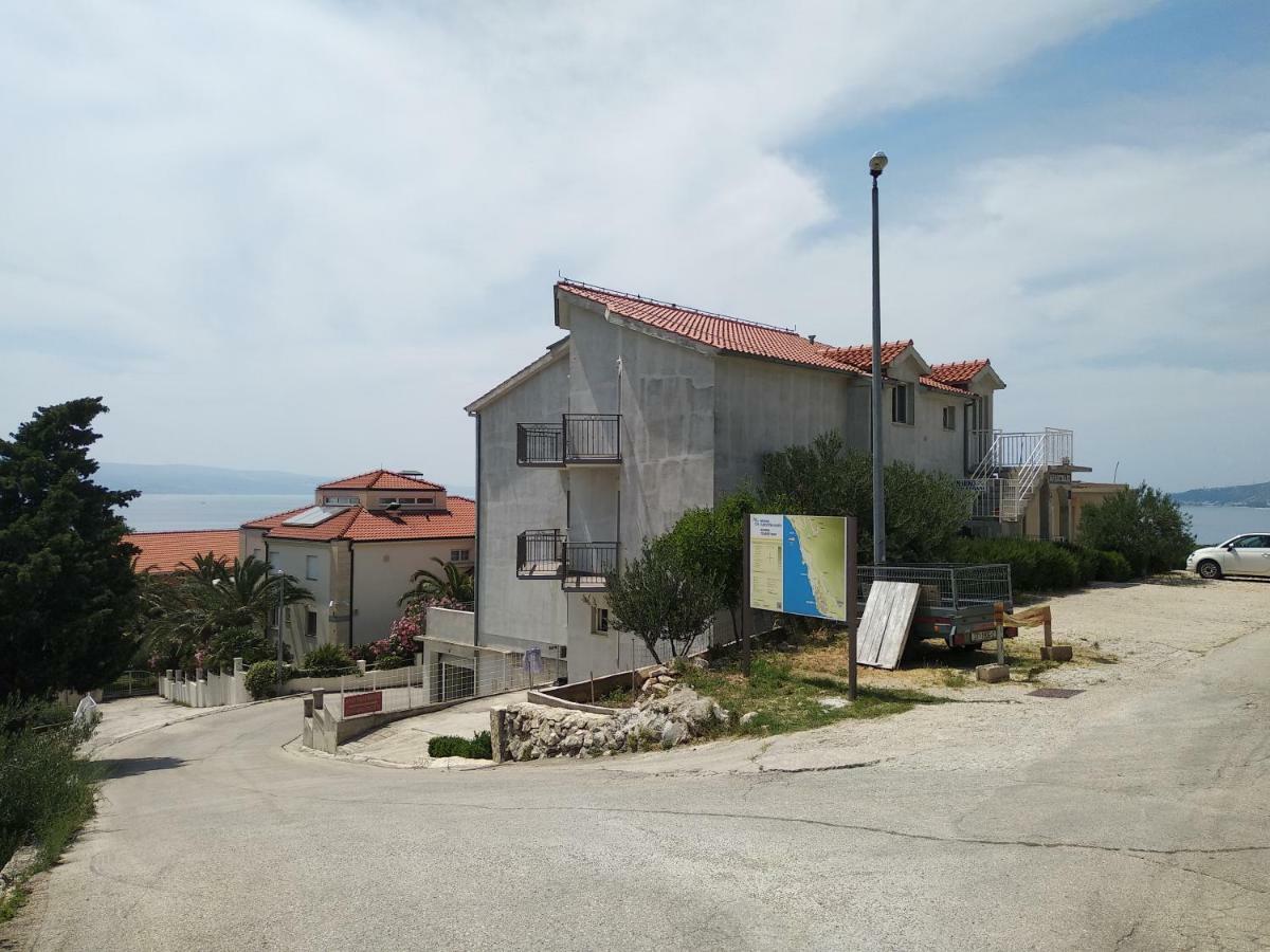 Sunny Blue Apartments Omis Bagian luar foto